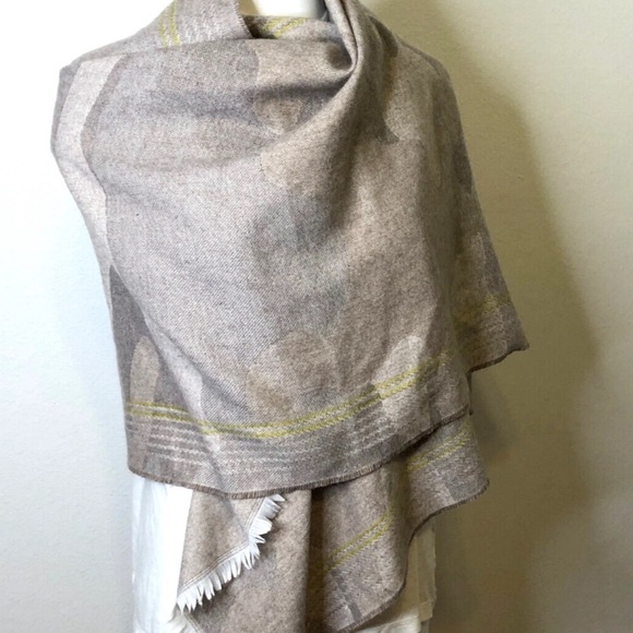 Gap Scarf Wrap Oversized Tan Touch Of Yellow Very Soft Wrap - Picture 6 of 13